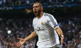 足坛最新爆料新闻视频下载,揭秘球星转会内幕与赛场风云